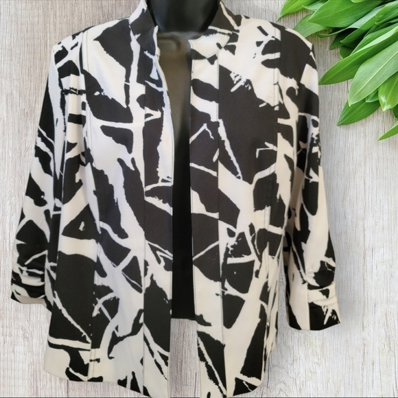 Dress Barn Jackets & Blazers - DRESSBARN Black & White Abstract Lined Jacket Blazer Size Large